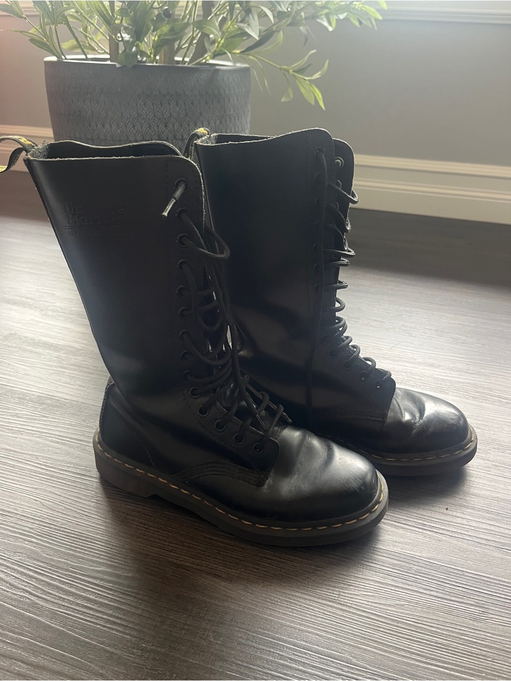 Dr Martens High Lace up boots